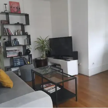 Apartment Cozy In Paris