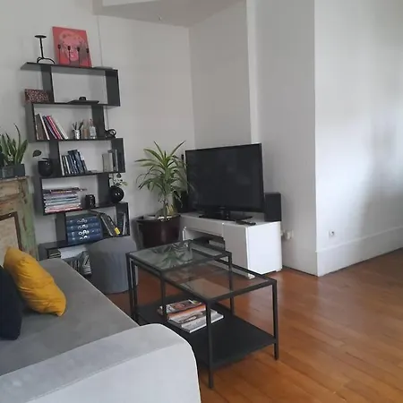 Cozy In Apartment Paris